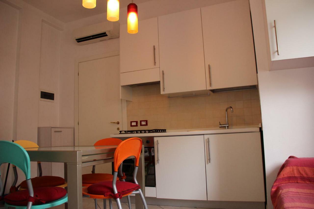 דסנזאנו דל גארדה Appartamento Casa Vacanze Spiaggia D'Oro מראה חיצוני תמונה